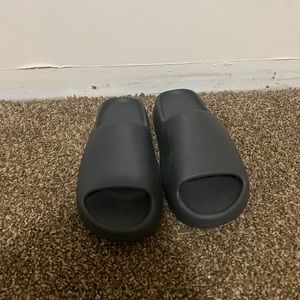 Yeezy slides Black size 13